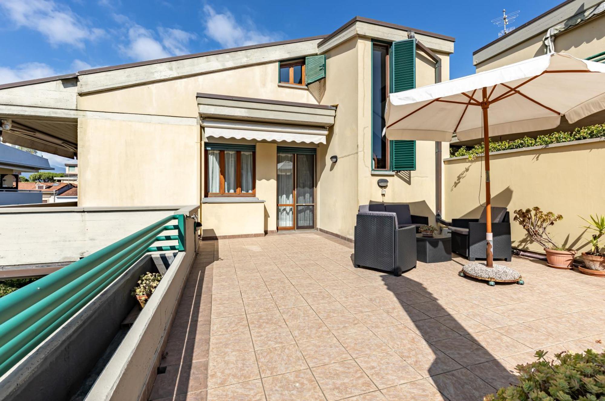 Two-Levels Apartment With Terrace And Parking Viareggio Dış mekan fotoğraf